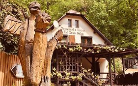 Restaurant A Penzion Pod Draci Skalou