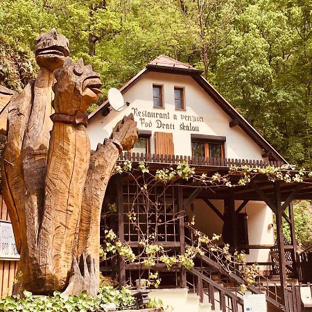 Restaurant A Penzion Pod Draci Skalou Karlštejn Exterior foto