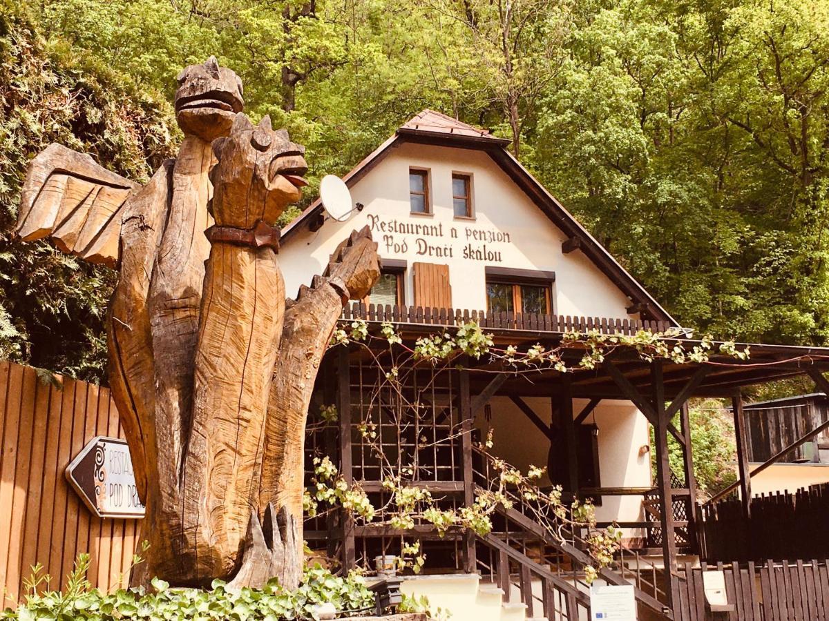 Restaurant A Penzion Pod Draci Skalou Karlštejn Exterior foto