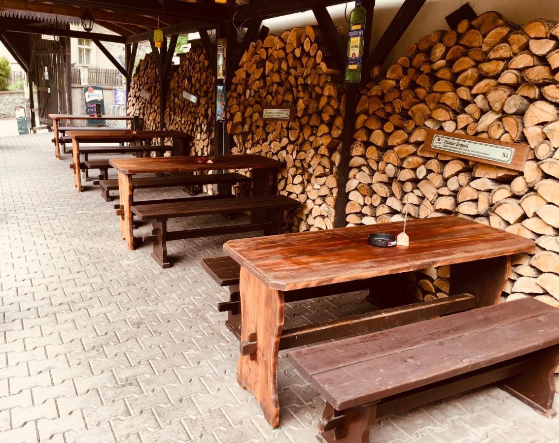 Restaurant A Penzion Pod Draci Skalou Karlštejn Exterior foto